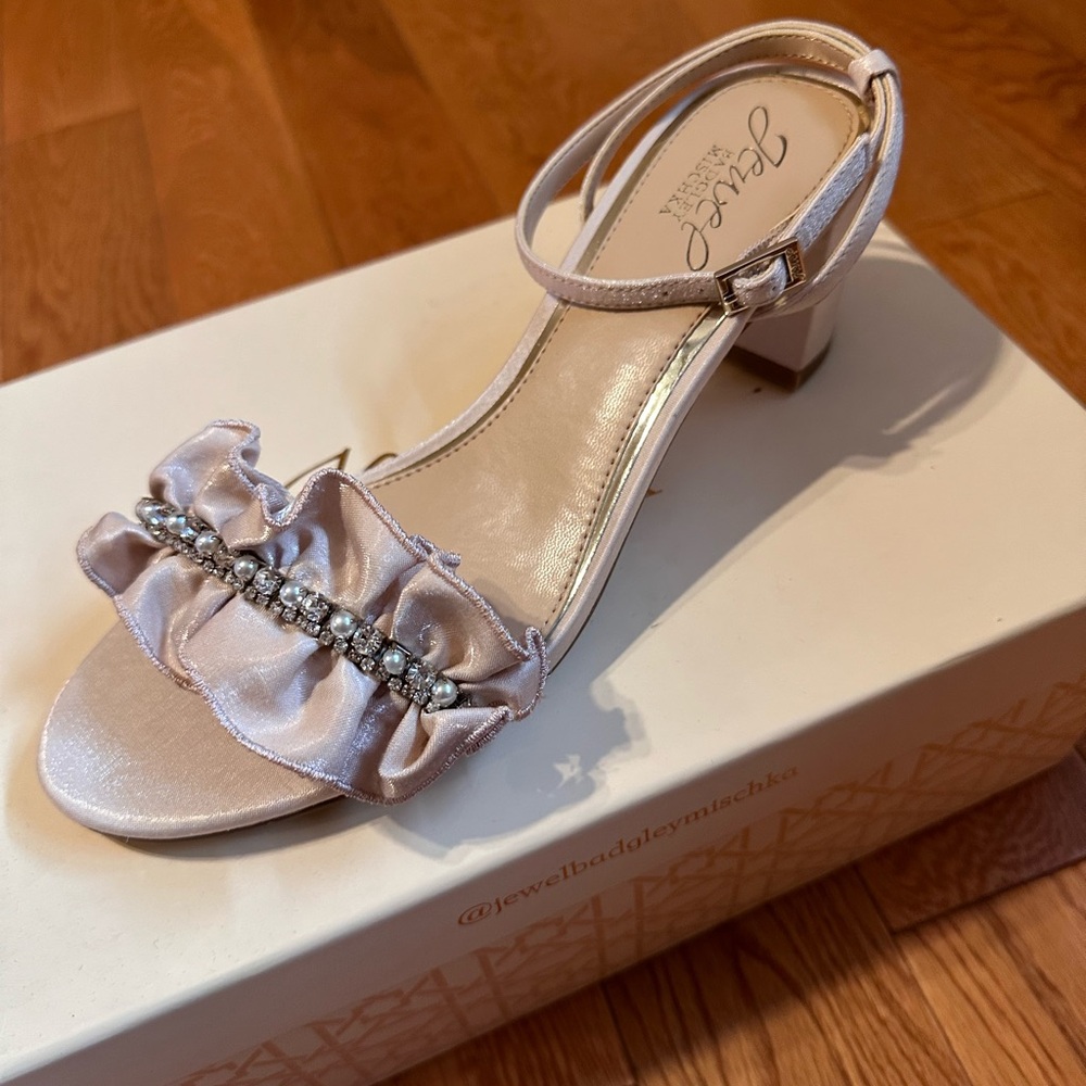 badgley mischka jewel shoes NWT